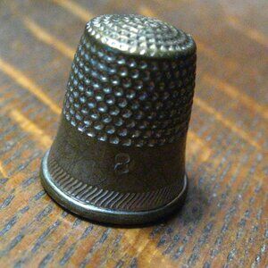 Antique Metal Number #8 Eight Thimble